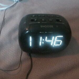 Capello Sleep & Charge Alarm Clock USB Phone Charger AM/FM Radio CR22